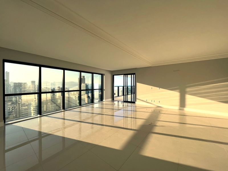 APARTAMENTO EM ITAPEMA: 1ª foto da galeria de imagens do imóvel