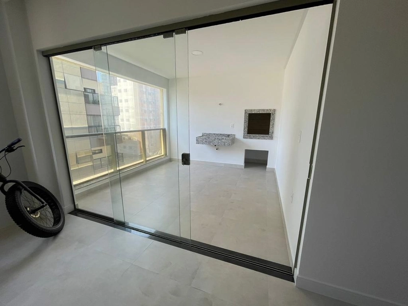 APARTAMENTO COM VISTA MAR EM MEIA PRAIA: 3ª foto da galeria de imagens do imóvel
