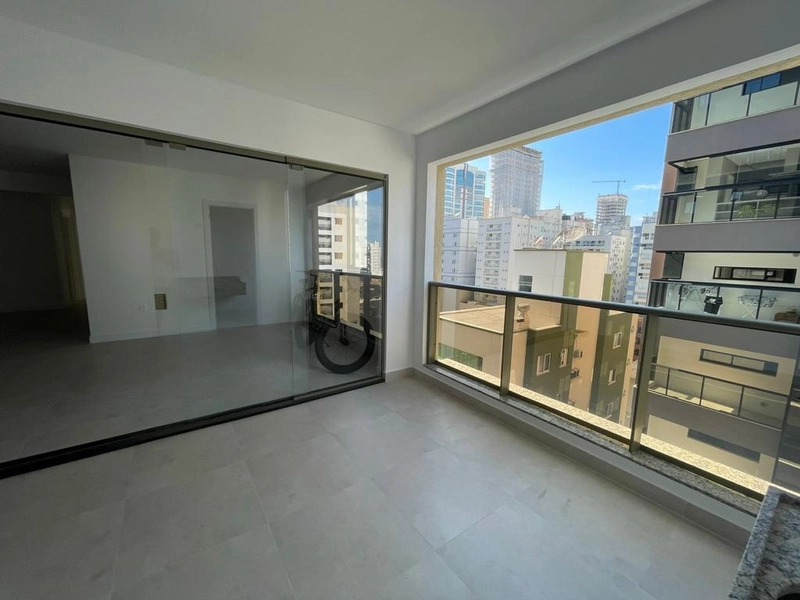 APARTAMENTO COM VISTA MAR EM MEIA PRAIA: 2ª foto da galeria de imagens do imóvel
