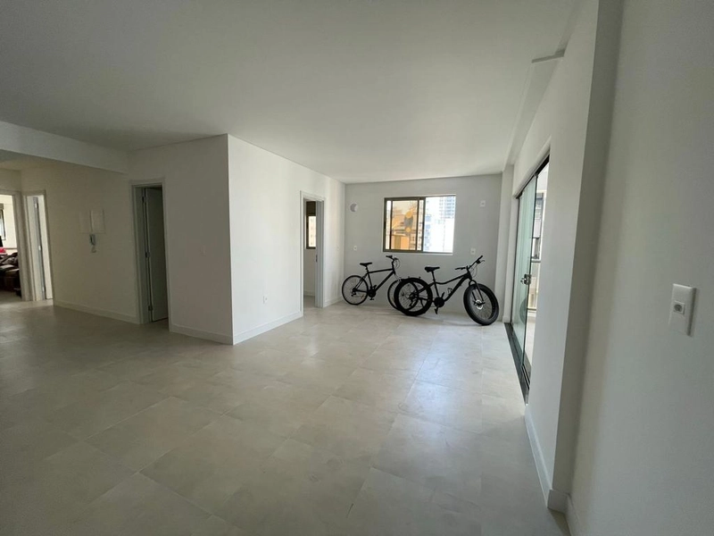 APARTAMENTO COM VISTA MAR EM MEIA PRAIA: 5ª foto da galeria de imagens do imóvel
