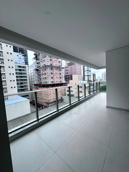 APARTAMENTO EM MEIA PRAIA: 1ª foto da galeria de imagens do imóvel