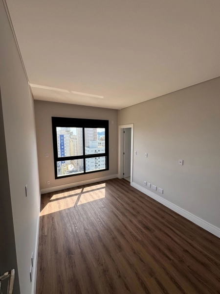 APARTAMENTO DE 4 SUÍTES EM MEIA PRAIA: 5ª foto da galeria de imagens do imóvel