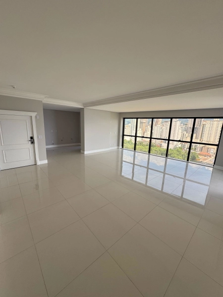 APARTAMENTO DE 4 SUÍTES EM MEIA PRAIA: 10ª foto da galeria de imagens do imóvel