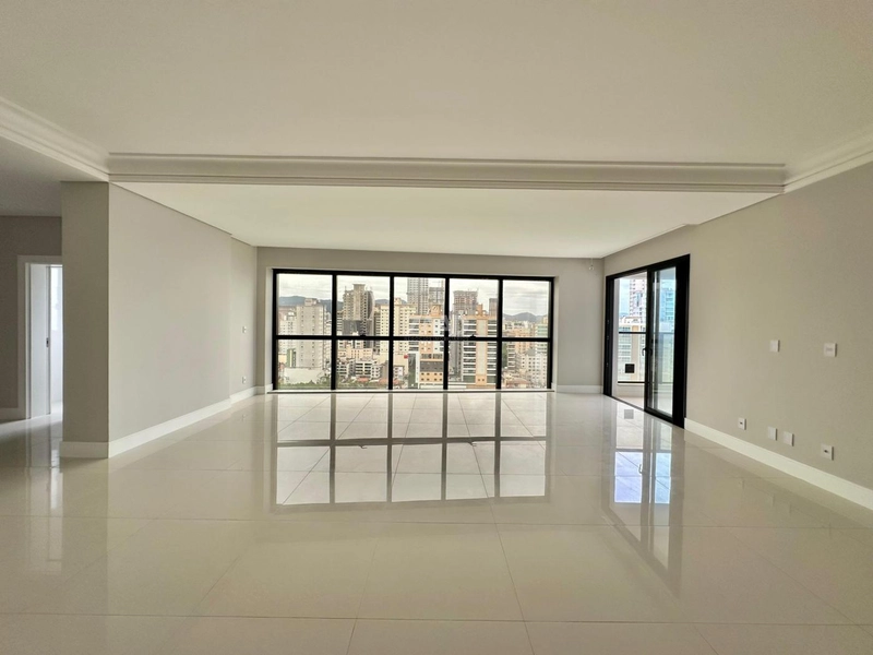 APARTAMENTO DE 4 SUÍTES EM MEIA PRAIA: 1ª foto da galeria de imagens do imóvel