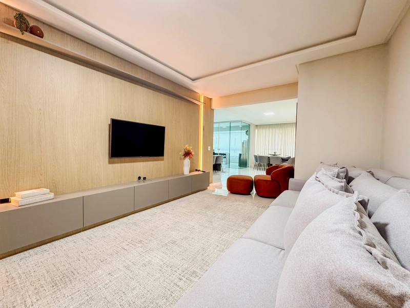 FINAMENTE MOBILIADO EM MEIA PRAIA