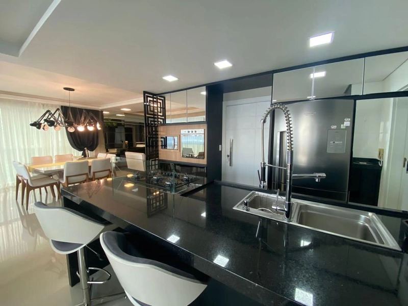 APARTAMENTO EM MEIA PRAIA: 11ª foto da galeria de imagens do imóvel