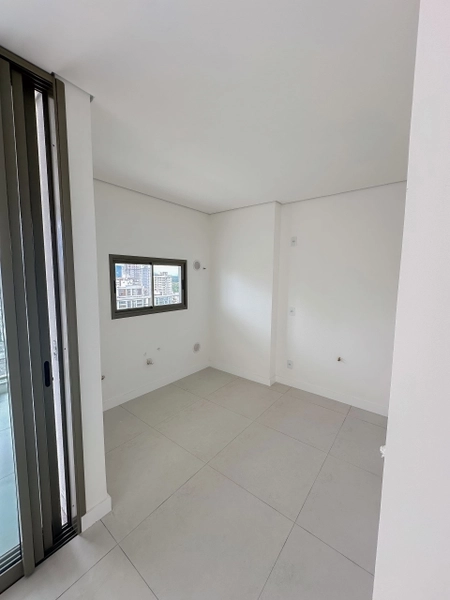 APARTAMENTO EM MEIA PRAIA: 4ª foto da galeria de imagens do imóvel