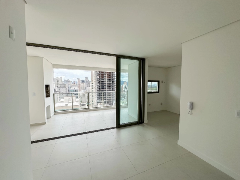 APARTAMENTO EM MEIA PRAIA: 3ª foto da galeria de imagens do imóvel