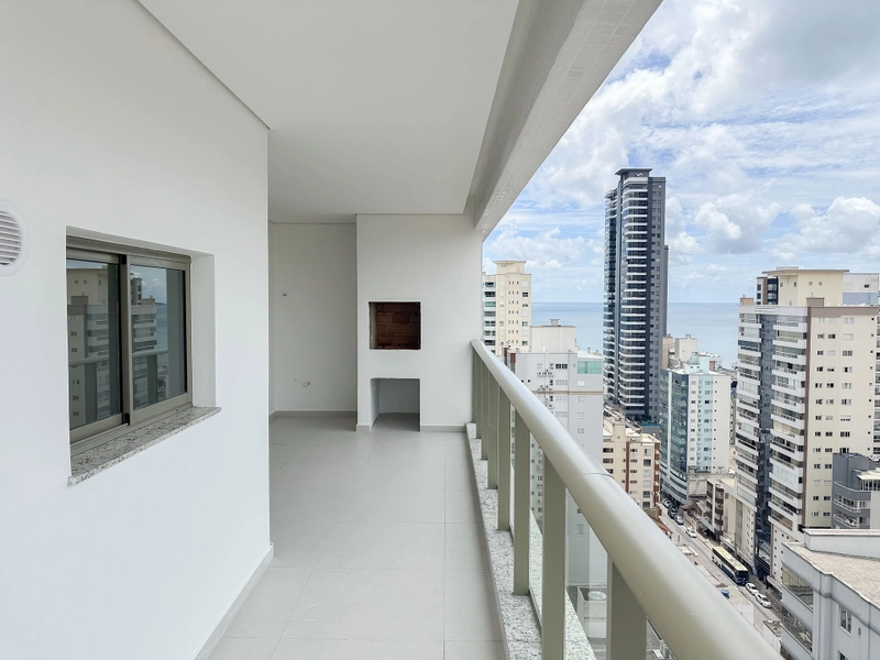APARTAMENTO EM MEIA PRAIA: 1ª foto da galeria de imagens do imóvel