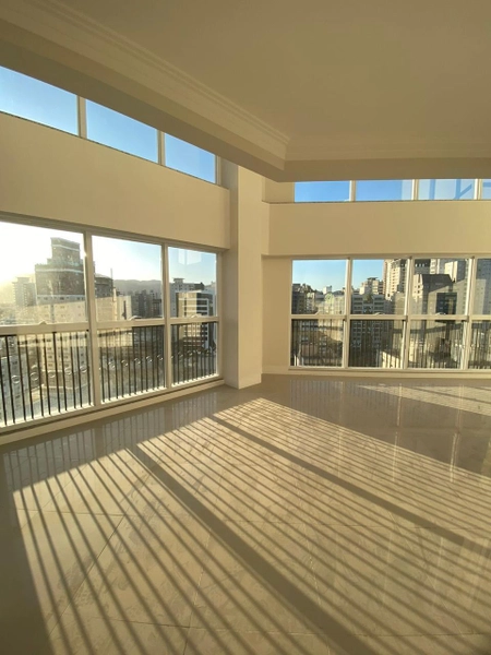 COBERTURA DUPLEX EM MEIA PRAIA: 7ª foto da galeria de imagens do imóvel
