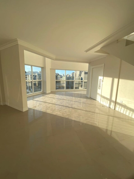 COBERTURA DUPLEX EM MEIA PRAIA: 8ª foto da galeria de imagens do imóvel