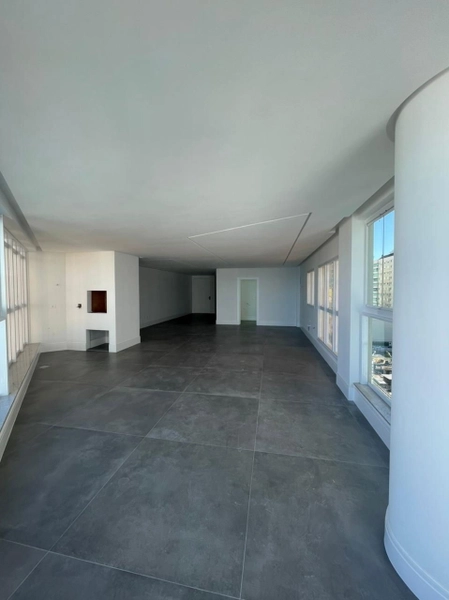 APARTAMENTO NO CENTRO DE ITAPEMA: 2ª foto da galeria de imagens do imóvel