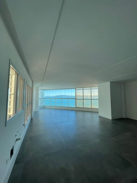 APARTAMENTO NO CENTRO DE ITAPEMA: 3ª foto da galeria de imagens do imóvel