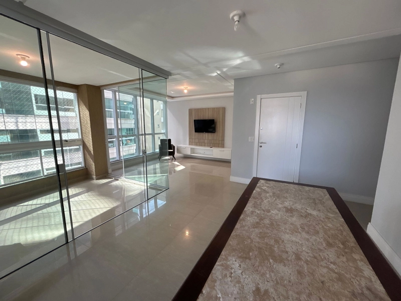 APARTAMENTO EM MEIA PRAIA: 11ª foto da galeria de imagens do imóvel