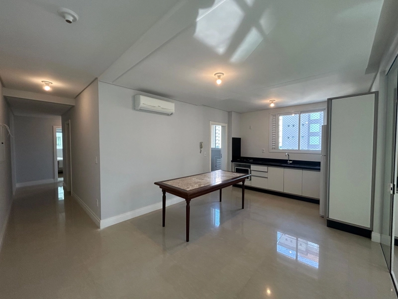 APARTAMENTO EM MEIA PRAIA: 9ª foto da galeria de imagens do imóvel