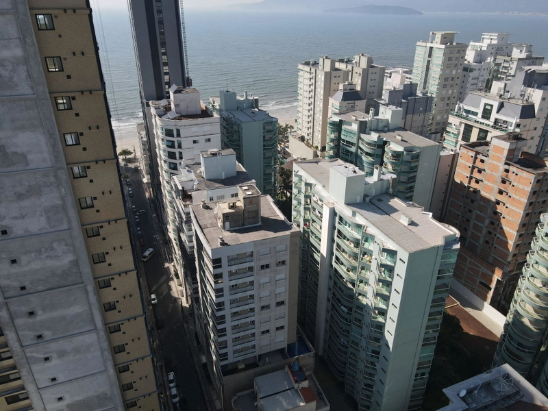 APARTAMENTO EM MEIA PRAIA: 2ª foto da galeria de imagens do imóvel
