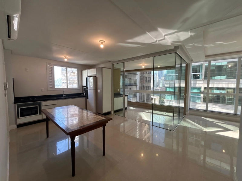 APARTAMENTO EM MEIA PRAIA: 10ª foto da galeria de imagens do imóvel