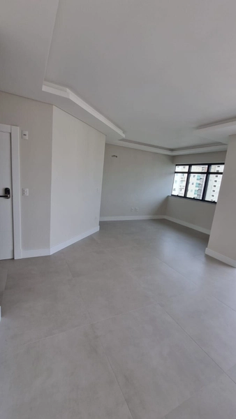 APARTAMENTO EM MEIA PRAIA: 3ª foto da galeria de imagens do imóvel