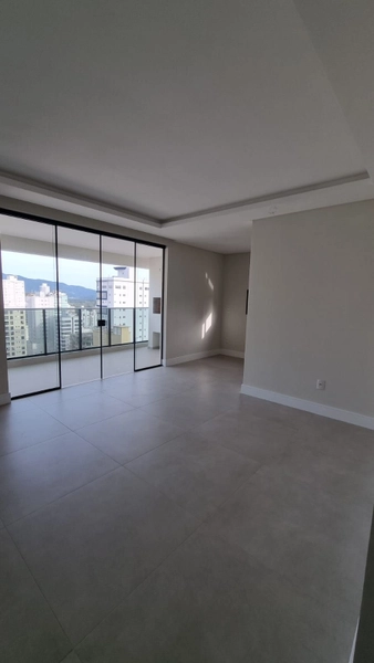 APARTAMENTO EM MEIA PRAIA: 2ª foto da galeria de imagens do imóvel