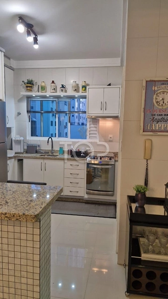 APARTAMENTO MEIA PRAIA A 150M DO MAR: 2ª foto da galeria de imagens do imóvel