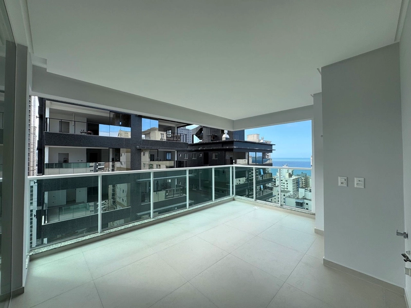APARTAMENTO EM MEIA PRAIA: 1ª foto da galeria de imagens do imóvel