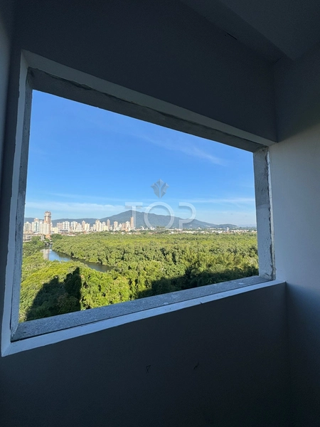APARTAMENTO EM MEIA PRAIA: 2ª foto da galeria de imagens do imóvel
