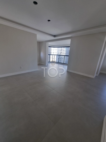 APARTAMENTO EM MEIA PRAIA: 3ª foto da galeria de imagens do imóvel