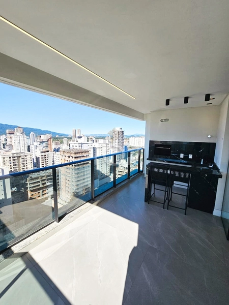 APARTAMENTO EM MEIA PRAIA: 1ª foto da galeria de imagens do imóvel