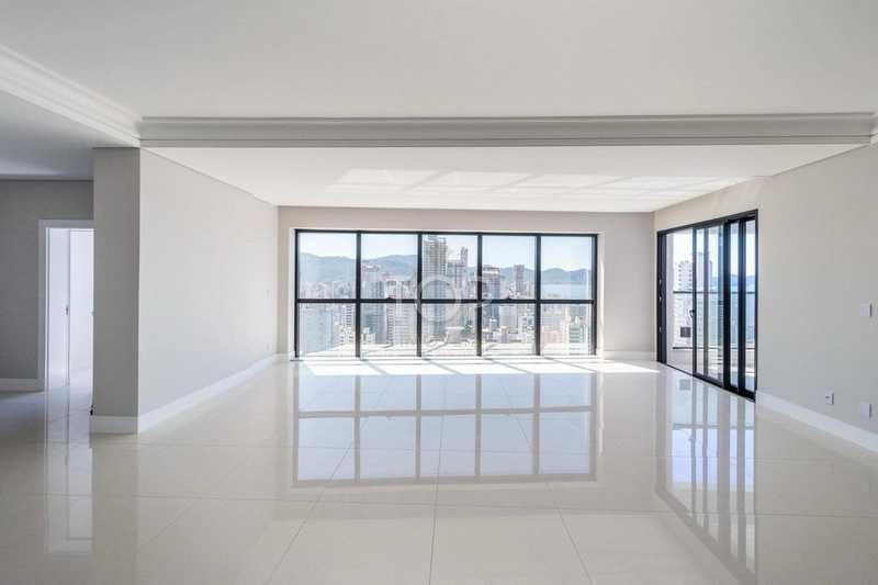 APARTAMENTO PRONTO EM MEIA PRAIA: 2ª foto da galeria de imagens do imóvel