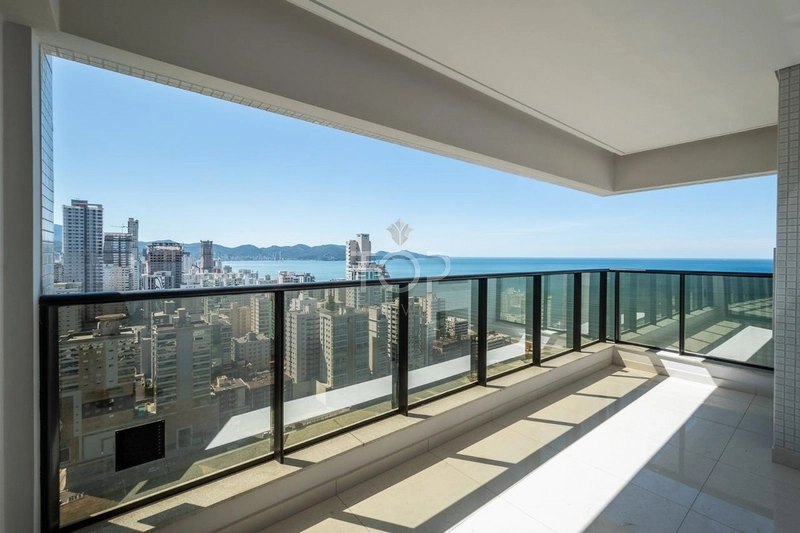 APARTAMENTO PRONTO EM MEIA PRAIA: 1ª foto da galeria de imagens do imóvel