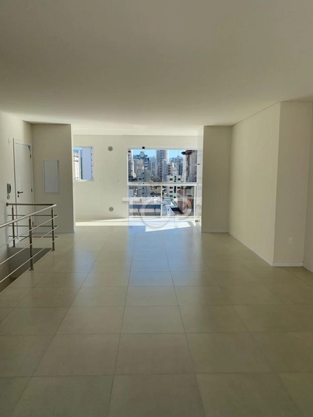 EXCELENTE APARTAMENTO NA MEIA PRAIA: 7ª foto da galeria de imagens do imóvel