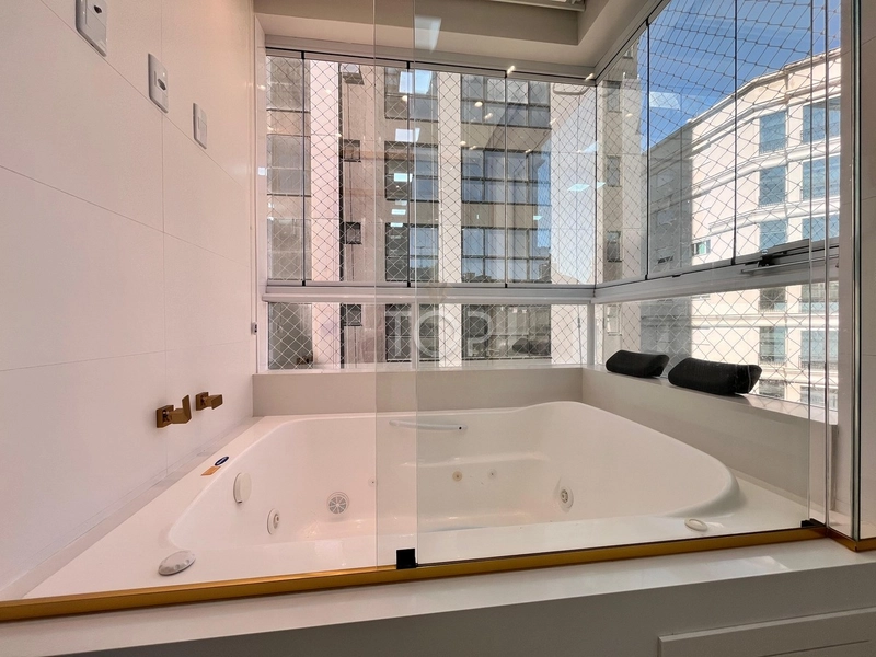 APARTAMENTO DUPLEX QUADRA MAR ITAPEMA MEIA PRAIA: 2ª foto da galeria de imagens do imóvel