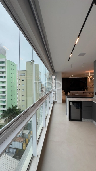 APARTAMENTO DECORADO EM MEIA PRAIA: 1ª foto da galeria de imagens do imóvel