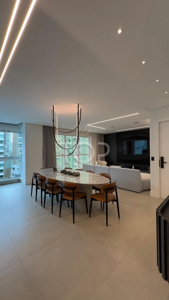 APARTAMENTO DECORADO EM MEIA PRAIA: 3ª foto da galeria de imagens do imóvel