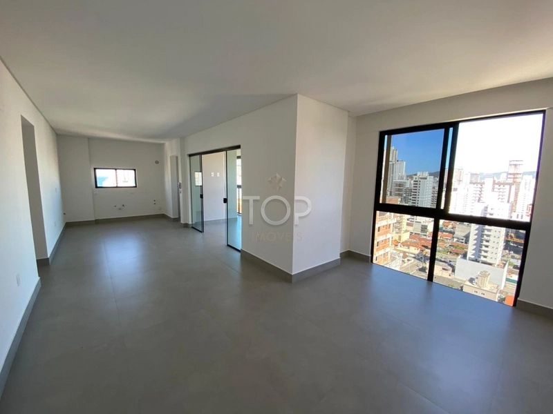 APARTAMENTO PRONTO COM VISTA PARA O MAR EM MEIA PRAIA: 2ª foto da galeria de imagens do imóvel