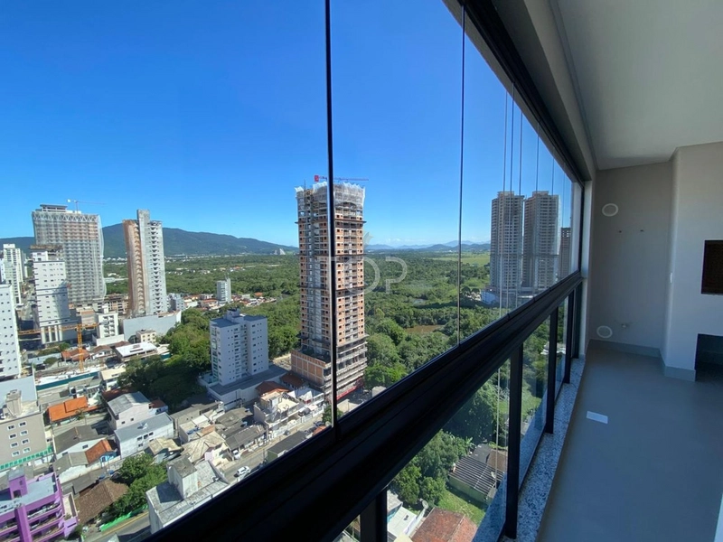 APARTAMENTO PRONTO COM VISTA PARA O MAR EM MEIA PRAIA: 1ª foto da galeria de imagens do imóvel