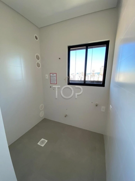 APARTAMENTO PRONTO COM VISTA PARA O MAR EM MEIA PRAIA: 31ª foto da galeria de imagens do imóvel