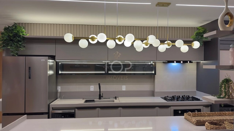 APARTAMENTO FINAMENTE MOBILIADO EM MEIA PRAIA: 5ª foto da galeria de imagens do imóvel