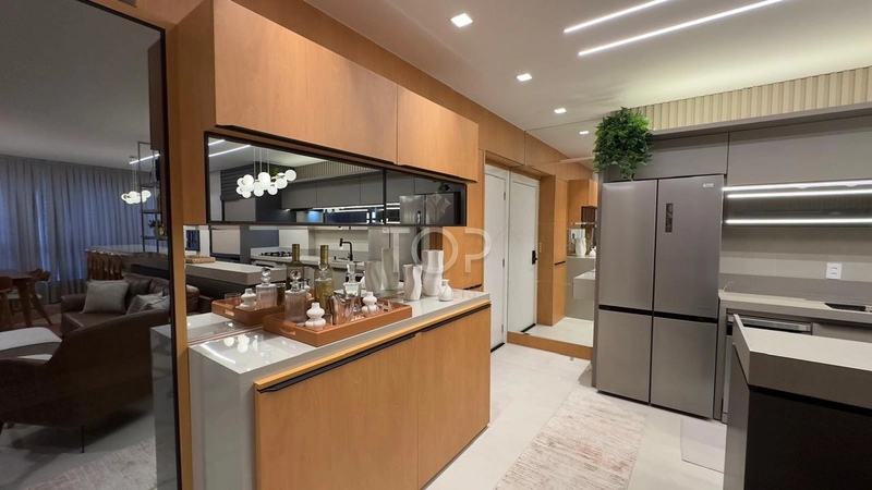 APARTAMENTO FINAMENTE MOBILIADO EM MEIA PRAIA: 4ª foto da galeria de imagens do imóvel