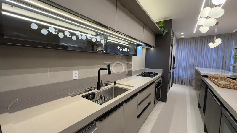 APARTAMENTO FINAMENTE MOBILIADO EM MEIA PRAIA: 3ª foto da galeria de imagens do imóvel