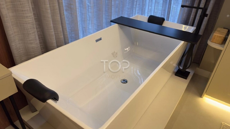 APARTAMENTO FINAMENTE MOBILIADO EM MEIA PRAIA: 12ª foto da galeria de imagens do imóvel