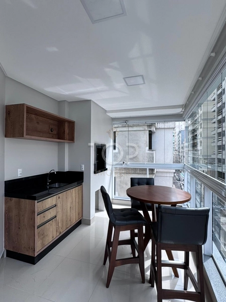 APARTAMENTO MOBILIADO EM MEIA PRAIA: 2ª foto da galeria de imagens do imóvel