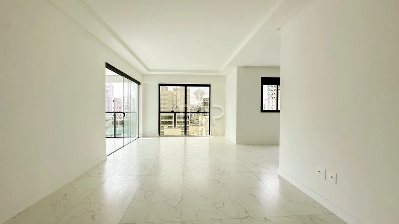 APARTAMENTO PRONTO EM MEIA PRAIA: 3ª foto da galeria de imagens do imóvel