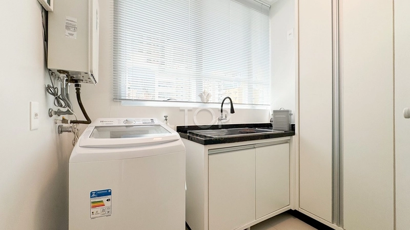 APARTAMENTO MOBILIADO COM VISTA PARA O MAR EM MEIA PRAIA: 18ª foto da galeria de imagens do imóvel