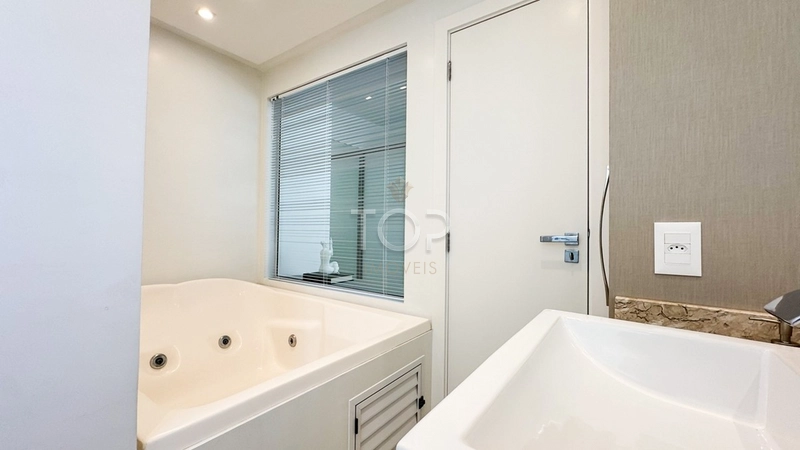 APARTAMENTO MOBILIADO COM VISTA PARA O MAR EM MEIA PRAIA: 27ª foto da galeria de imagens do imóvel