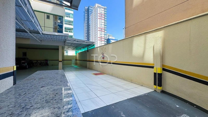 APARTAMENTO MOBILIADO COM VISTA PARA O MAR EM MEIA PRAIA: 48ª foto da galeria de imagens do imóvel