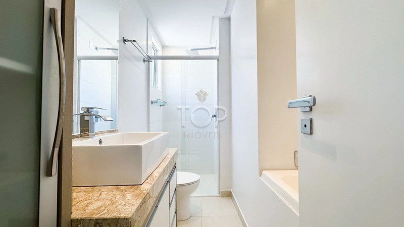 APARTAMENTO MOBILIADO COM VISTA PARA O MAR EM MEIA PRAIA: 26ª foto da galeria de imagens do imóvel