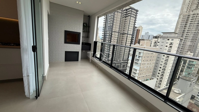 APARTAMENTO DECORADO EM MEIA PRAIA: 3ª foto da galeria de imagens do imóvel