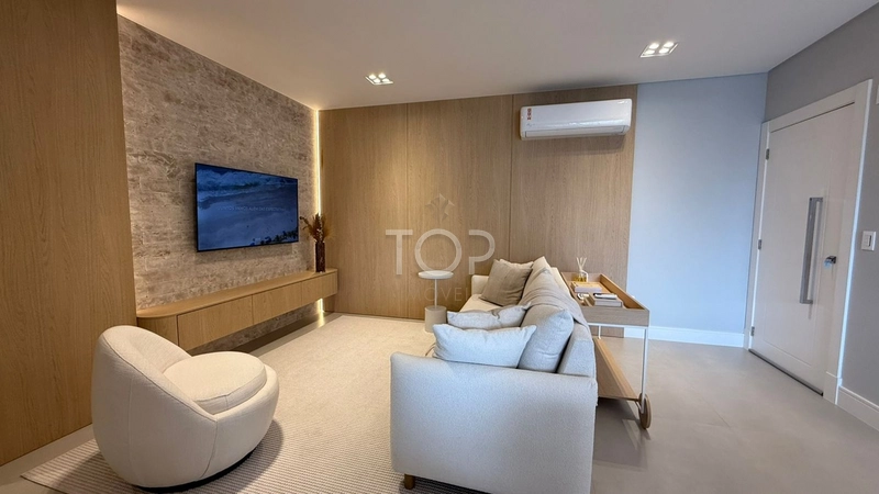 APARTAMENTO DECORADO EM MEIA PRAIA: 2ª foto da galeria de imagens do imóvel