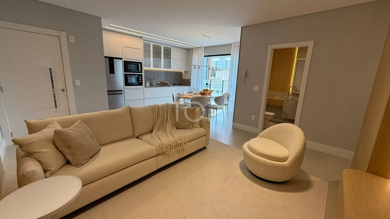 APARTAMENTO DECORADO EM MEIA PRAIA: 1ª foto da galeria de imagens do imóvel